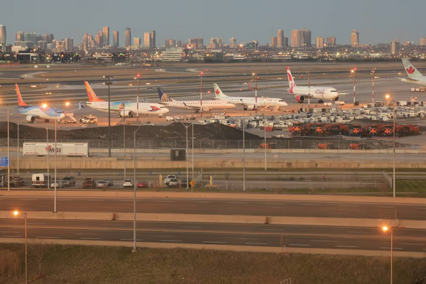 缩略图 | 又一家加拿大旅游公司宣布机票涨价：每人加收$50，下周生效！