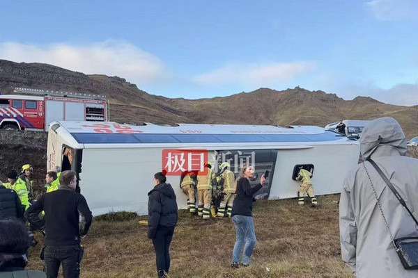 缩略图 | 载有42人大巴在冰岛侧翻，车上有多名中国游客！